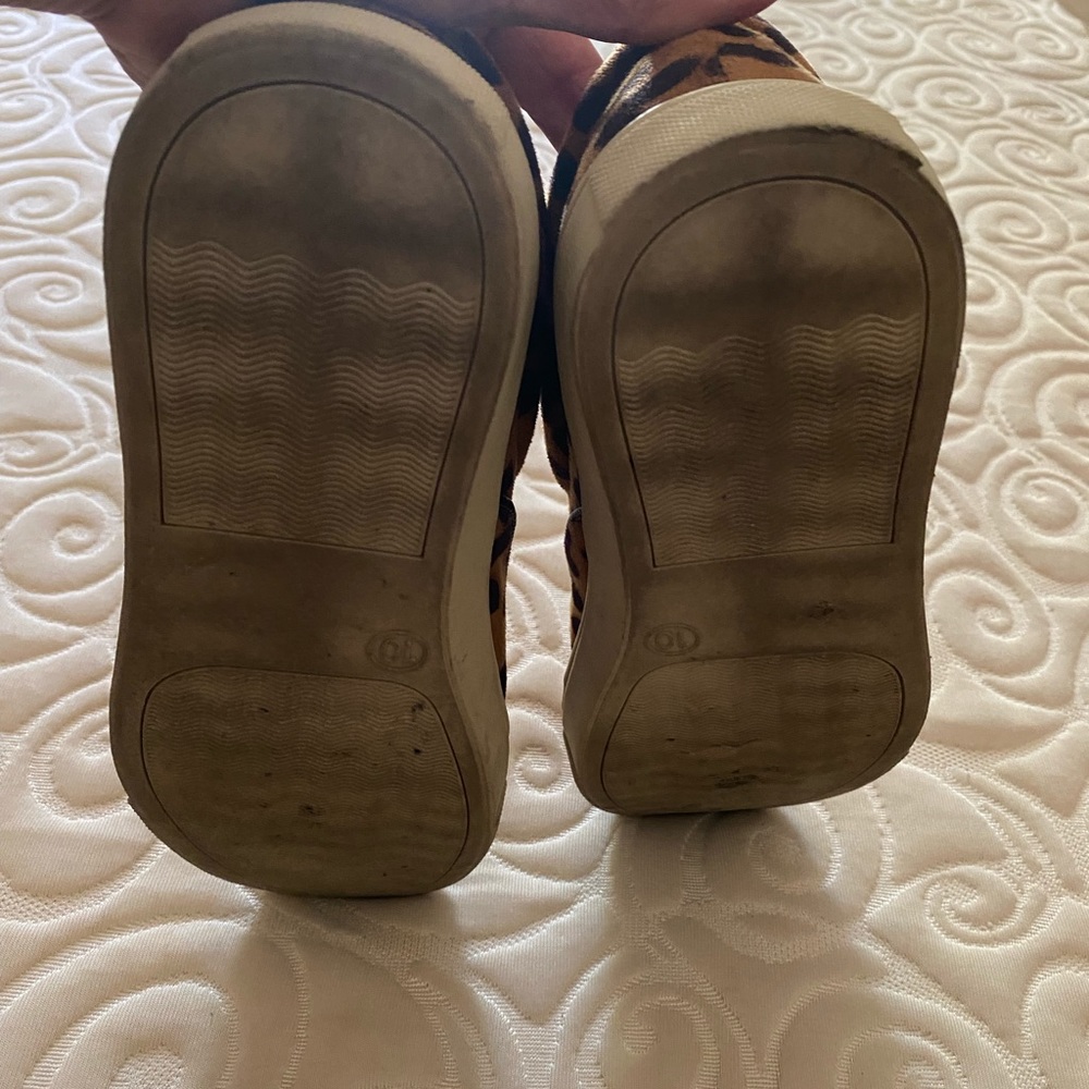 CANDIES 🐆CHEETAH PRINT 🐆SLIP ONS - Picture 4 of 5